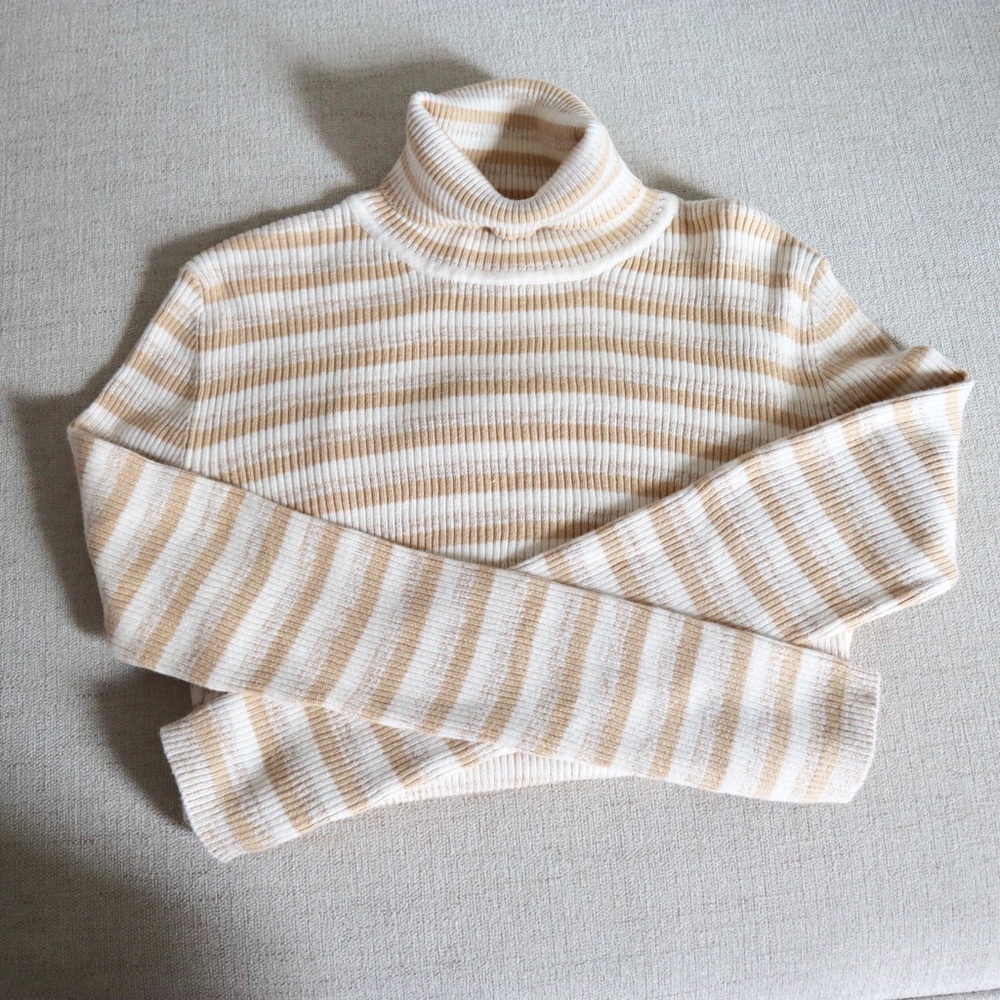 Vintage Gold Cream White Turtleneck